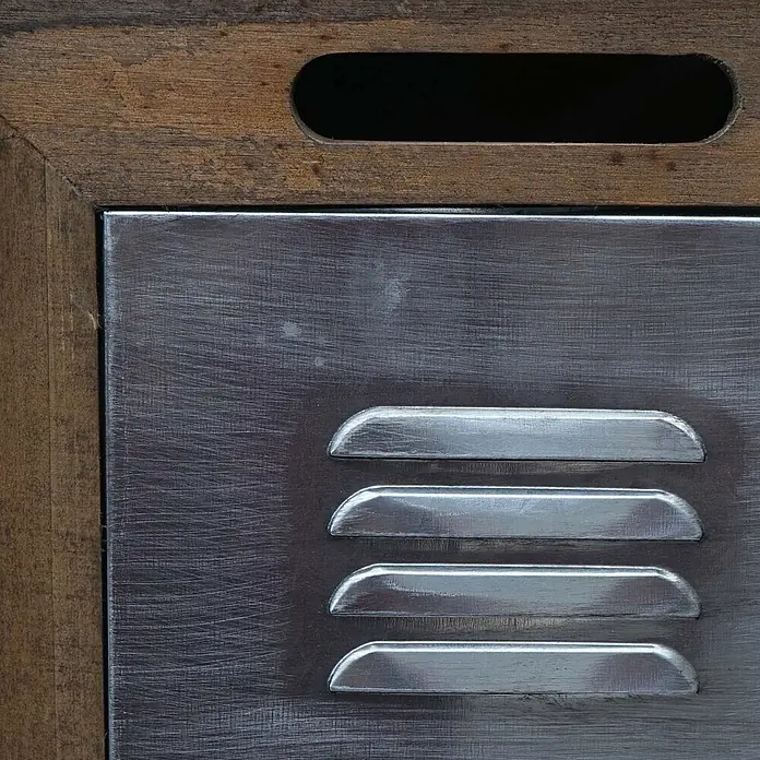 Mendler Apotheker-Schrank HWC-D78 146x60x35cm Tanne Vintage -  - Rustikale Holzschubladenfront mit gebürsteter Metallplatte, vier Lüftungsschlitzen und einem oberen Grifausschnitt.