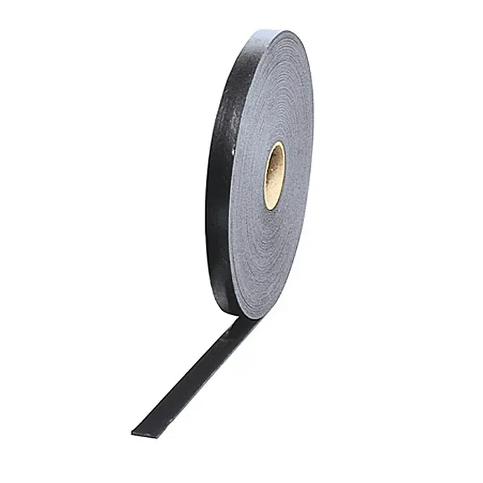 Knauf Dichtungsband - 30 m x 30 mm, Anthrazit - Rolle schwarzes Isolierband. Das Isolierband ist aufgerollt und ein Stück davon ist abgerollt.