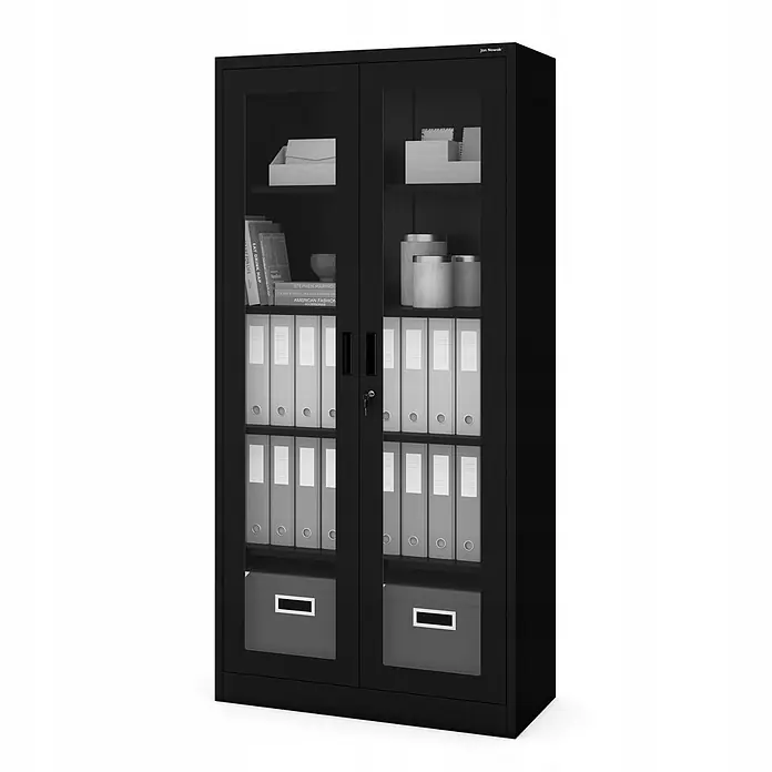 Jan Nowak Vitrinenschrank AMELIA, 90x185x40 cm, Schwarz -  - Schwarzer Metall-Büroschrank mit Glastüren, gefüllt mit Ordnern, Büchern und Aufbewahrungsboxen.