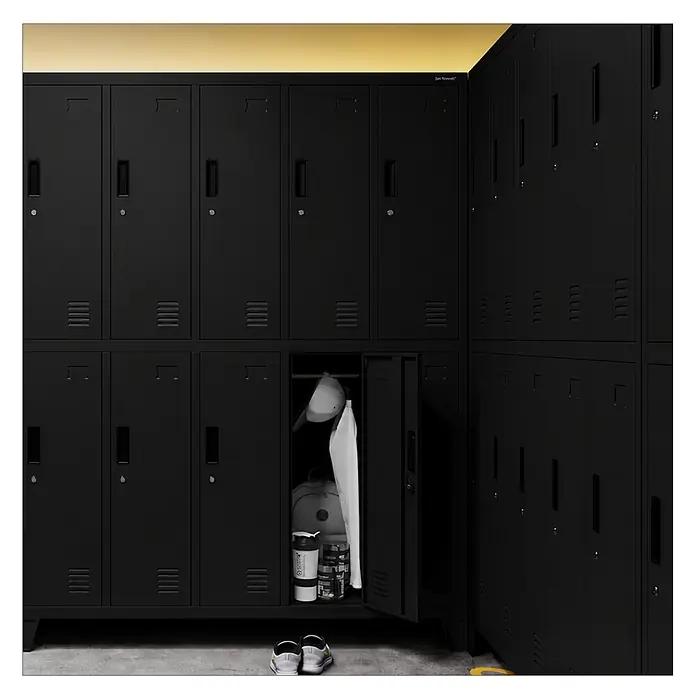 Jan Nowak Arbeitsschutzschrank BARTEK, 10-türig, 136x172x45 cm, Schwarz -  - Schwarze Metallschränke, einer offen mit Sportausrüstung, Schuhe auf dem Boden.