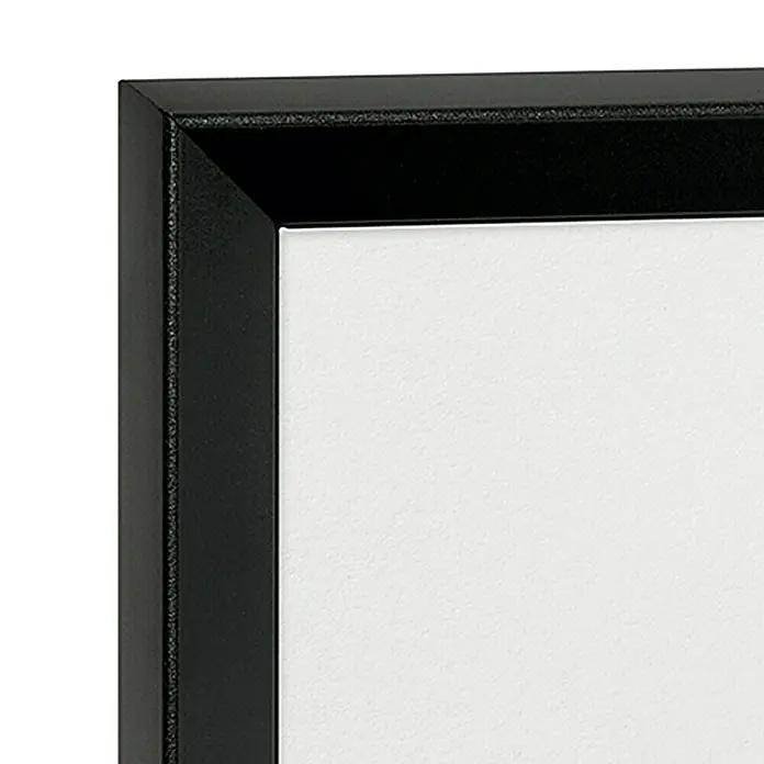 Nielsen Alurahmen Pixel - 18 x 24 cm, Schwarz - Nahaufnahme eines eleganten schwarzen Bilderrahmens, der die subtile Textur und das minimalistische Design hervorhebt. Ideal für moderne Dekore.