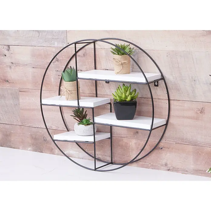 Wandregal rund 45x45x11cm 4 Regalböden Metall Massiv-Holz Weiß -  - Rundes Wandregal aus schwarzem Metall mit weißen Holzablagen, dekoriert mit künstlichen Sukkulenten vor einer rustikalen Holzwand.
