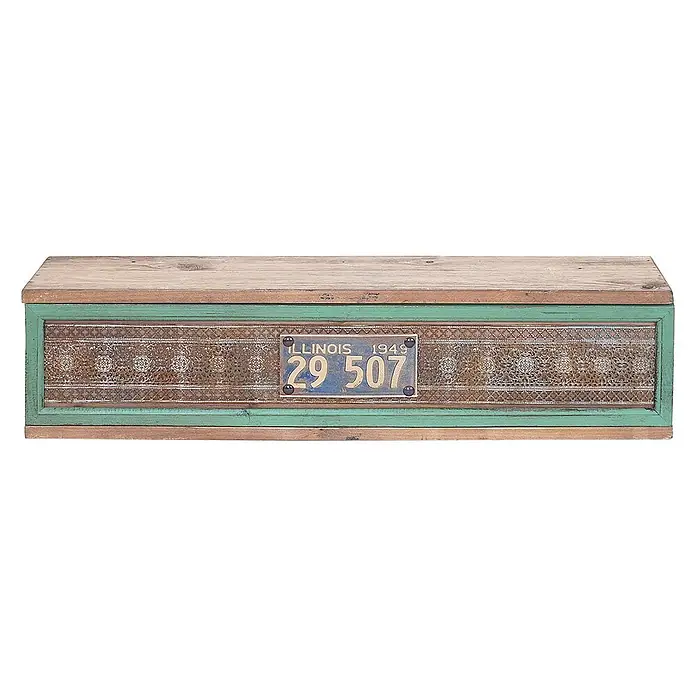Wandregal 65x16x13cm Tanne Holz massiv Vintage Patchwork Hängeregal Regal -  - Rustikale Holzkonsole mit abgenutztem, tealgrünem Rahmen, gemusterter Metallplatte und altem Illinois-Nummernschild.