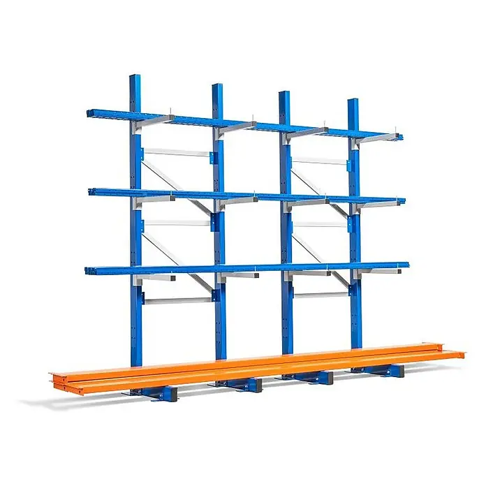 Kragarmregal MAXIMUS Pro 1-Seitig 240x100x50cm 250kg Lichtblau/-grau -  - Blaues Kragarmregal mit drei Lagerebenen und orangen Grundträgern für schwere, lange Güter.