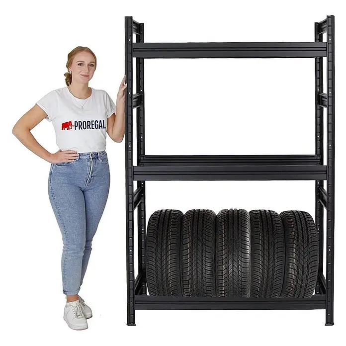 Reifenregal DINO 180x120x50cm 150kg 3 Ebenen Schwarz -  - Schwarzes Metallregal zur Reifenlagerung, mit einer Frau daneben zur Größenreferenz.