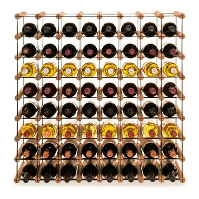 Modulares Weinregal VINOTECA MOD 82,5x82,5x24,5cm 8x8 Flaschen Braun geölt -  - Ein Gitter-Weinregal aus Naturholz und dunklem Metall, gefüllt mit verschiedenen Weinflaschen.