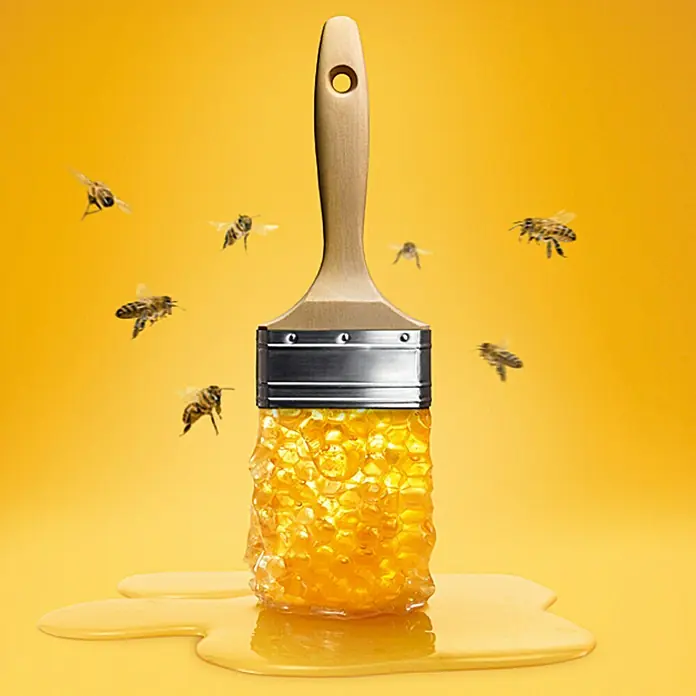 SCHÖNER WOHNEN-Farbe Wandfarbe Trendfarbe - Honey, Matt, 2,5 l, Konservierungsmittelfrei - Honigpinsel mit Honigwabe und Bienen auf gelbem Hintergrund. Ein einzigartiges Produkt für Honigliebhaber und kreative Köpfe.