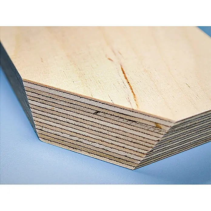 Multiplexplatte nach Maß - Birke, L x B: 3.000 x 1.500 mm, Stärke: 6,5 mm - Nahaufnahme einer Platte aus Sperrholz, die die feinen Schichten und die natürliche Holzmaserung des Materials zeigt.