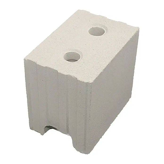 Kalksandstein Lochstein 6DF - 24,8 x 17,5 x 23,8 cm - Nahaufnahme eines Porenbetonsteins mit zwei Löchern auf der Oberseite und einer Nut an der Unterseite, ideal für Bauprojekte.