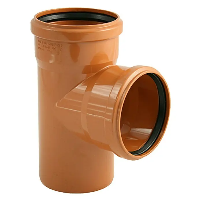 KG Abzweigung - Nennweite: 125 mm, 87 ° - Abzweigfitting aus Kunststoff in Terrakotta mit schwarzem Dichtungsring. Robustes und langlebiges T-Stück für Abwasserrohrsysteme.