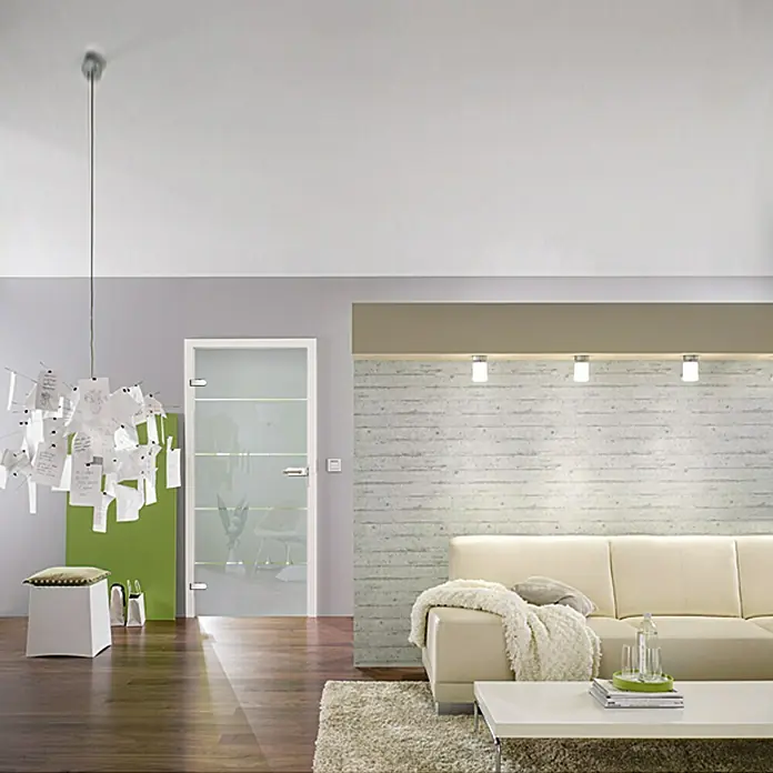 Diamond Doors Glasdrehtür Lines Positiv - 709 x 1.972 mm, DIN Links, Einscheibensicherheitsglas (ESG) - Elegantes Interieur mit einer stilvollen Glastür, die durch ihr minimalistisches Design und hochwertige Verarbeitung besticht.