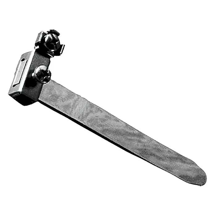 Pollmann Erdungsbandschelle - Durchmesser Rohr: 8 mm - 114 mm, Querschnitt: 2,5 mm² - 16 mm² - Nahaufnahme eines Metallhobels mit einer flachen Klinge und einem verstellbaren Radaufsatz, ideal zum Glätten von Oberflächen.
