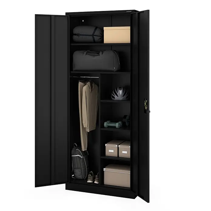 Jan Nowak Haushaltsschrank DAWID H2200, abschließbar, 90x220x45 cm, Schwarz -  - Schwarzer Metallschrank mit offenen Türen, Regalen und Kleiderstange, gefüllt mit Kleidung und diversen Aufbewahrungsgegenständen.