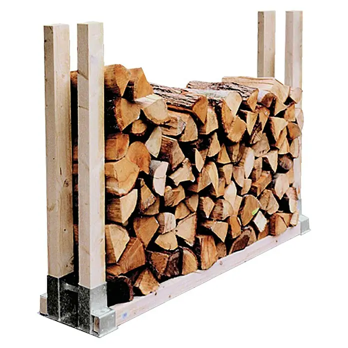 Stabilit Holzstapelhalter - Stahl, Variable Abmessung, 1 Stk. - Ein Holzregal voll mit gespaltenem Brennholz, bereit für den Kamin. Das robuste Regal sorgt für Ordnung und trockene Lagerung des Holzes.