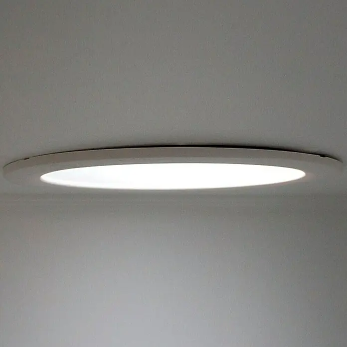 Velux Tageslicht-Spot TWR OK14 SDOW1 - Dachneigung: 15 ° - 60 ° - Eine moderne runde LED-Deckenleuchte, die helles, gleichmäßiges Licht abgibt und sich nahtlos in die Decke einfügt. Perfekt für jeden Raum.