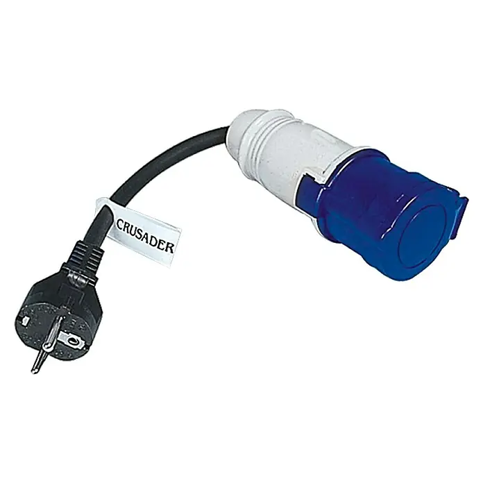 Landanschluss-Adapterkabel - 40 cm, 230 V - Das Bild zeigt ein Crusader-Verlängerungskabel mit einem Eurostecker an einem Ende und einem blauen Industriestecker am anderen Ende.