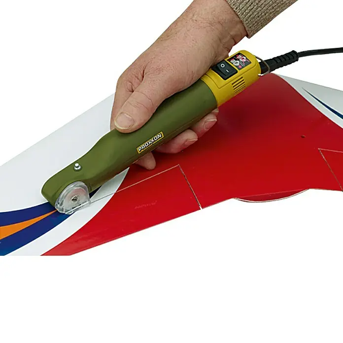 Proxxon Micromot Cuchillo eléctrico MIC n.º 28650 - Verde/Amarillo - Una herramienta de corte Proxxon Micromot, diseñada para el corte de precisión de materiales de modelismo.