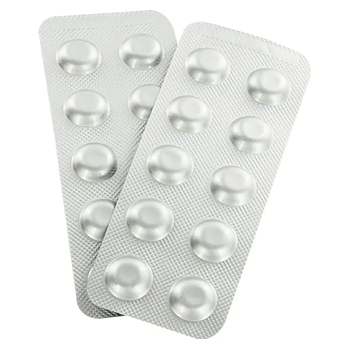 Chlor- & pH-Ersatztabletten - 2 -tlg., 30 Stk. - Zwei Blisterpackungen mit Tabletten, die in Aluminiumfolie verpackt sind und auf einem weißen Hintergrund liegen.