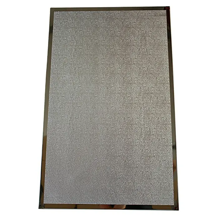 Hitzeschutzplatte - B x H: 50 x 80 cm, Aluminiumbeschichtet - Das Bild zeigt eine rechteckige, silberfarbene Kuchenform mit einem glänzenden Rand. Ideal für das Backen von Kuchen und Desserts.