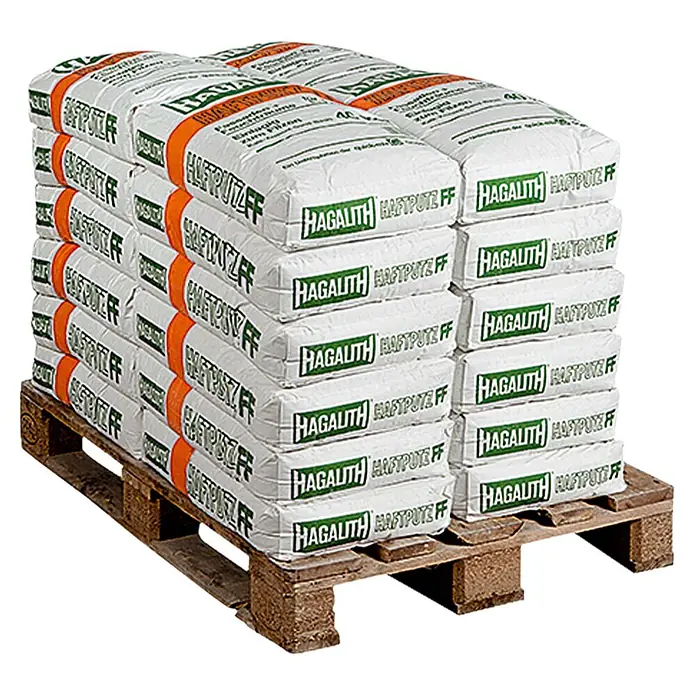 Quick-Mix Hagalith Kalkzement-Haftputz FF - 40 kg - Palette mit vielen Säcken Hagalith Haftputz FF. Der Haftputz ist in Säcken auf einer Holzpalette gestapelt und transportbereit.
