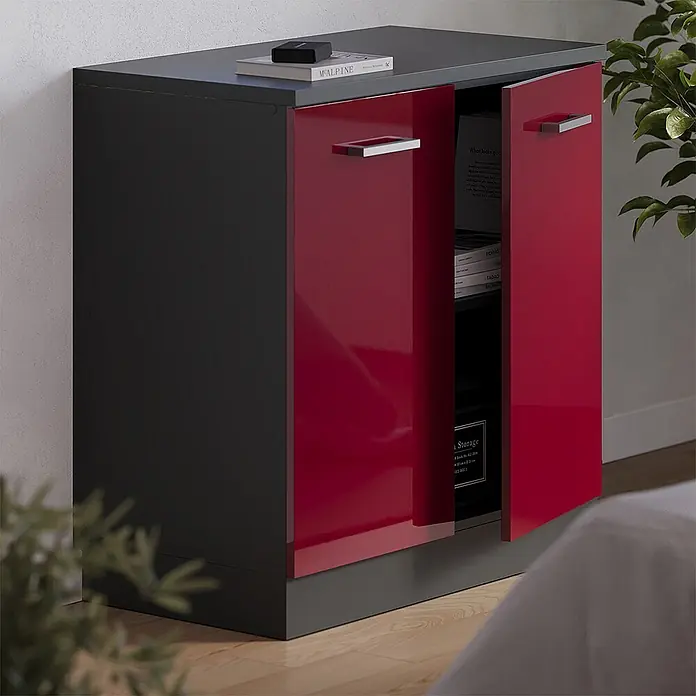 Küchenschrank für Dachschrägen R-Line 80 cm Rot Hochglanz Art.-Nr. 61791 -  - Zweitüriger Aufbewahrungsschrank mit dunkelgrauem Korpus und glänzend roten Türen, eine leicht geöffnet, in einem modernen Raum.