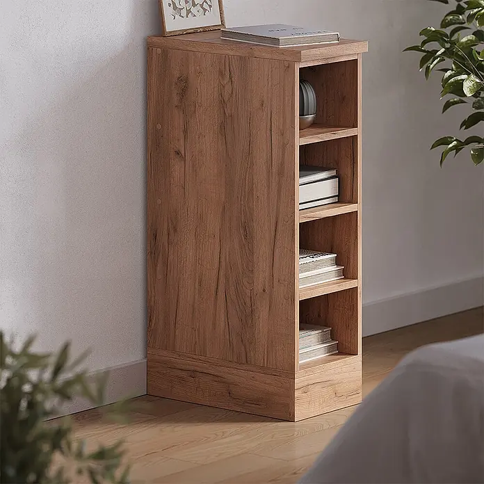 Küchenschrank für Dachschrägen R-Line 25 cm Goldkraft Eiche Art.-Nr. 61845 -  - Hohes, schmales Regal aus hellem Holz mit mehreren offenen Fächern, in einem Raum platziert.
