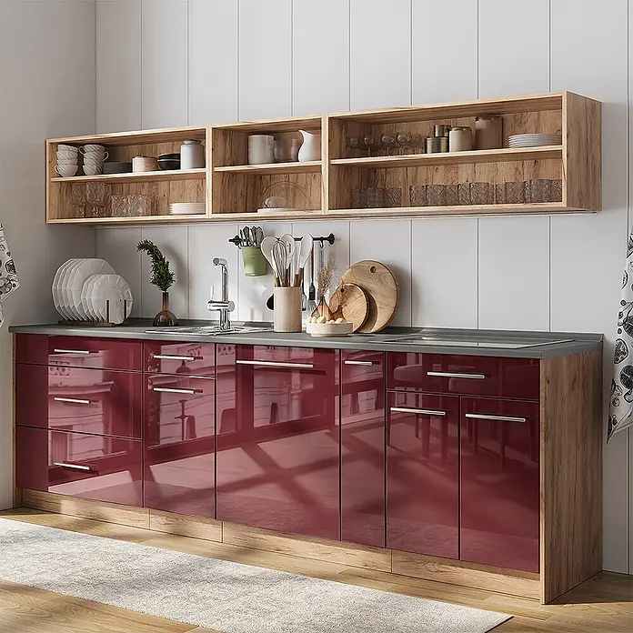 Apothekerschrank Fame-Line 20 cm Bordeaux Hochglanz Art.-Nr. 62133 -  - Moderne Küche mit glänzenden dunkelroten Unterschränken und offenen Hängeregalen aus hellem Holz. Mit grauer Arbeitsplatte und Spüle.