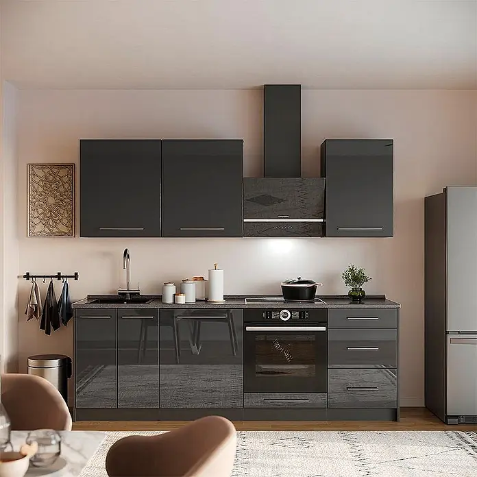 Küchenunterschrank Fame-Line 60 cm Anthrazit Hochglanz Art.-Nr. 65150 -  - Moderne dunkelgraue Hochglanz-Küchenzeile mit Ober- und Unterschränken, Spüle, Backofen und Dunstabzugshaube.