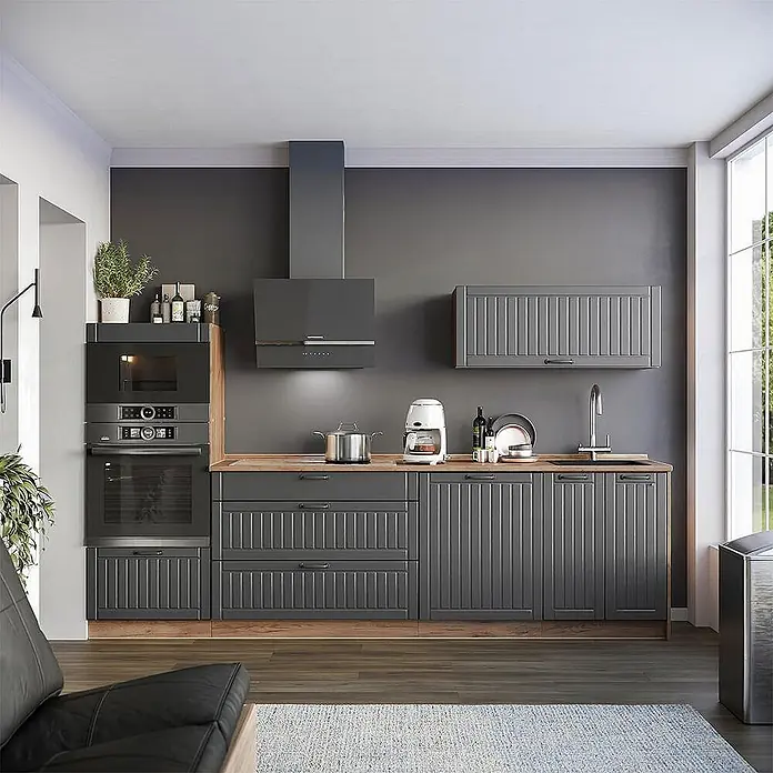 Vorratsschrank Fame-Line 60 cm Dunkelgrau Art.-Nr. 62234 -  - Dunkelgraue Küche mit Holztheke, Einbaugeräten und Dunstabzugshaube.