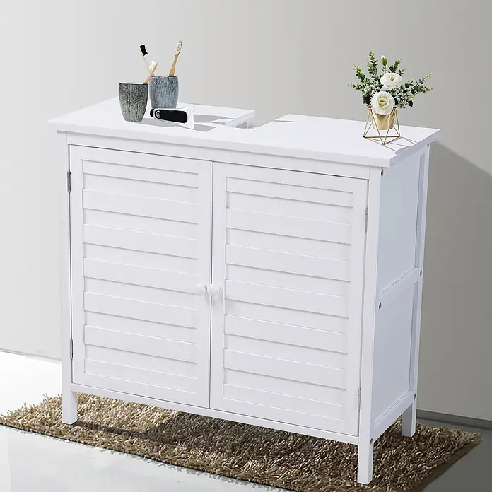 SVITA Waschbeckenunterschrank Bambus Weiß -  - Weißer Badezimmerschrank aus Holz mit Lamellentüren, Waschtischöffnung und Toilettenartikeln oben.