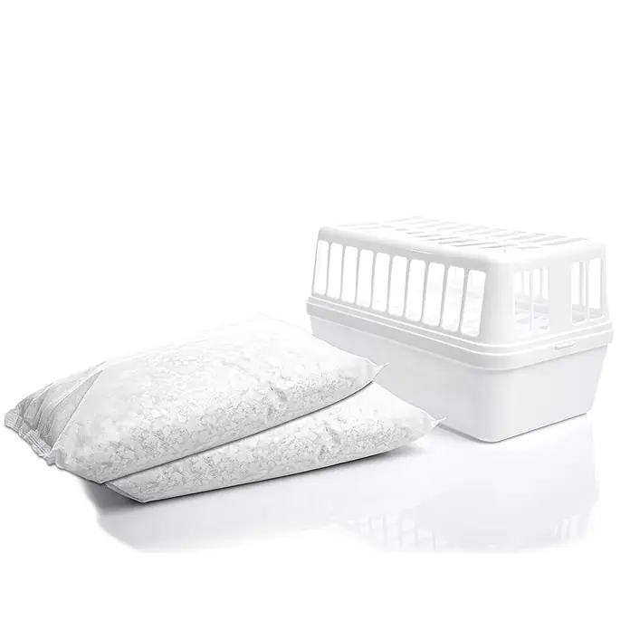 BigDean Luftentfeuchter 1200 g -  - Zwei weiße Beutel mit Trockengranulat neben einem weißen Plastik-Entfeuchterbehälter mit Gitterdeckel.