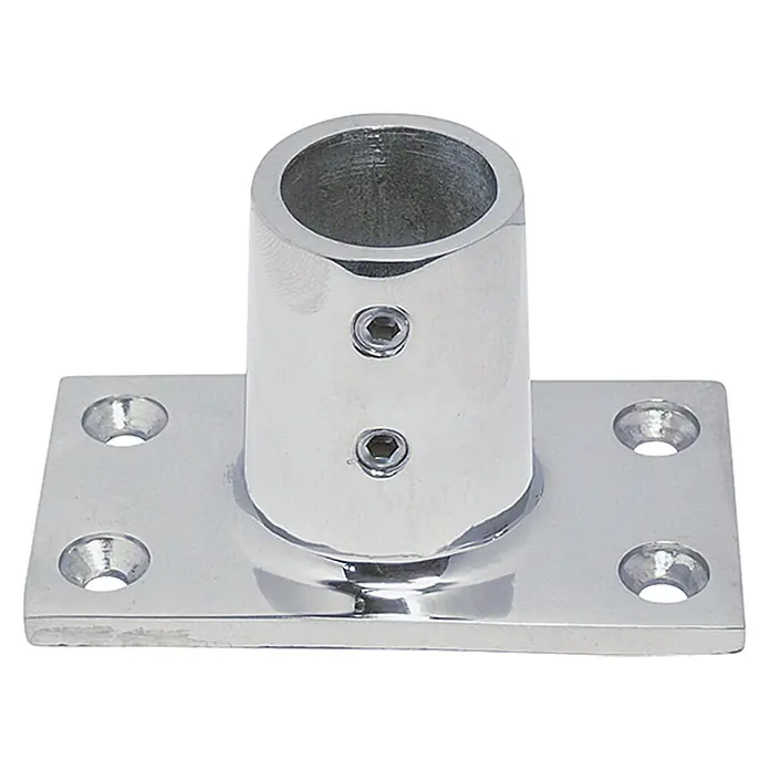 Relingfuß - Neigungswinkel: 90 °, L x B: 78 x 43 mm, Edelstahl, A4 - Diese Aufnahme zeigt eine verchromte Relingstütze mit quadratischer Basis und vier Befestigungslöchern. Perfekt für Boots- und Marineanwendungen.