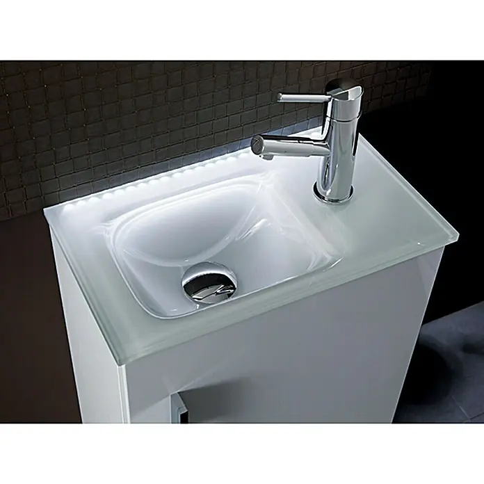 Camargue Stella Mini Waschtischunterschrank - 44 x 24,3 x 60 cm, Mit Beleuchtung, Weiß - Nahaufnahme eines modernen Waschtisches mit einer eleganten Armatur und integrierter Beleuchtung, die das stilvolle Design hervorhebt.