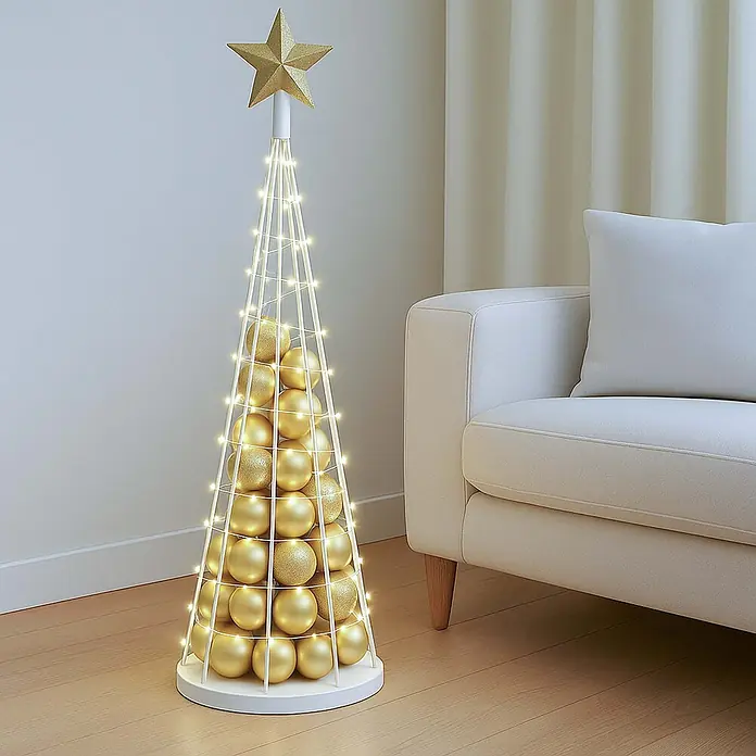 Mendler Deko-Weihnachtsbaum HWC-O91 Metall 115cm - weiß -  - Moderne weiße Metall-Weihnachtsbaum-Deko mit goldfarbenen Kugeln, LED-Lichtern und Stern, steht drinnen.