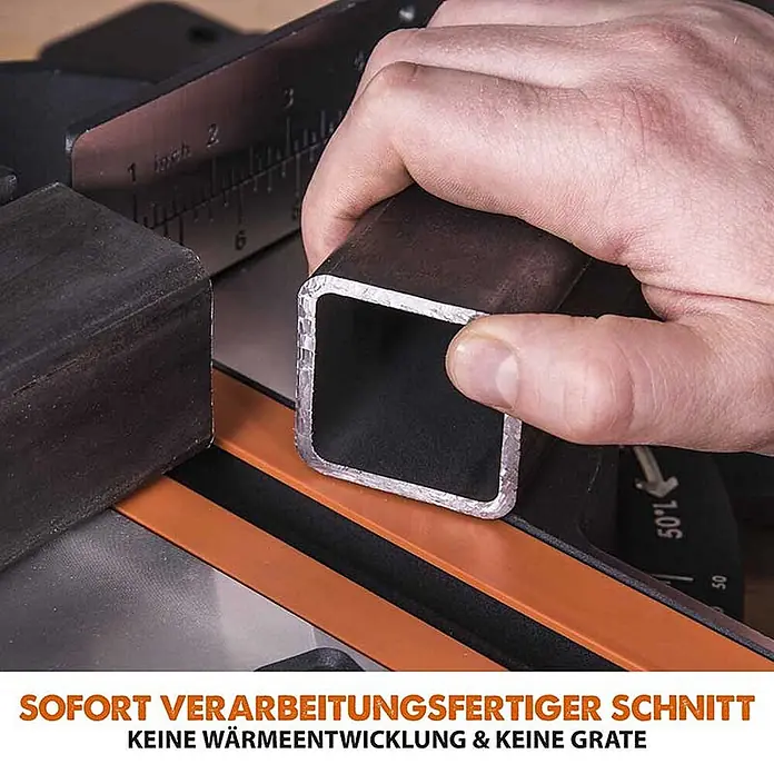 Evolution R255SMS+ Set, Zug-Kapp- und Gehrungssäge 255 mm, TCT-Blatt -  - Eine Hand hält ein quadratisches Metallrohr an eine Schnittführung für einen sauberen, gratfreien Schnitt zur sofortigen Weiterverarbeitung.