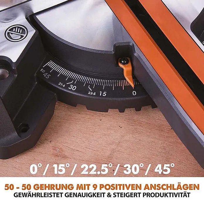 Evolution R210SMS+ Zug-Kapp- und Gehrungssäge 210 mm, TCT-Blatt -  - Nahaufnahme der schwarzen Winkelskala einer Gehrungssäge mit orangefarbenem Zeiger, zeigt präzise Gradmarkierungen wie 0°, 15°, 22.5°, 30°, 45°.
