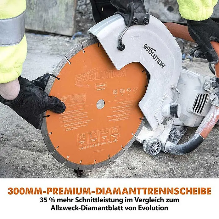 Evolution R300DCT+ Betonsäge 300 mm mit Diamantblatt & Wasserzufuhr -  - Orangefarbene Evolution 300mm Diamanttrennscheibe wird von einer behandschuhten Hand gehalten und teilweise in einen Trennschleifer eingesetzt.