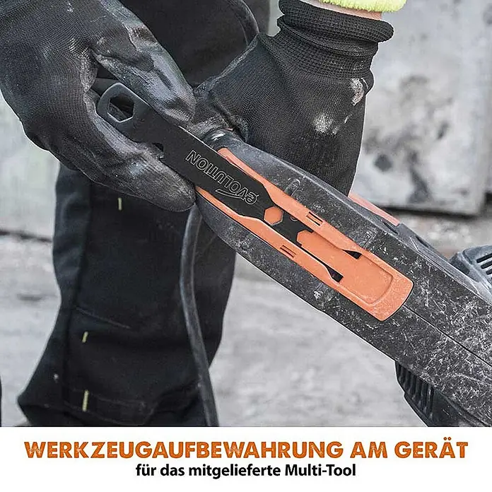 Evolution R300DCT 300 mm 12" Elektro-Betonsäge mit Diamant-Sägeblatt -  - Eine Person verstaut ein schwarzes Evolution Multi-Tool in einem integrierten Steckplatz an einem dunkelgrauen Elektrowerkzeug mit orangefarbenen Akzenten.