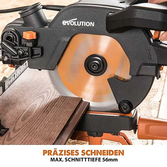 Evolution R185SMS+ Zug-Kapp- und Gehrungssäge 185 mm, TCT-Blatt -  - Schwarze und orangefarbene Evolution Kreissäge schneidet präzise eine Holzplatte.