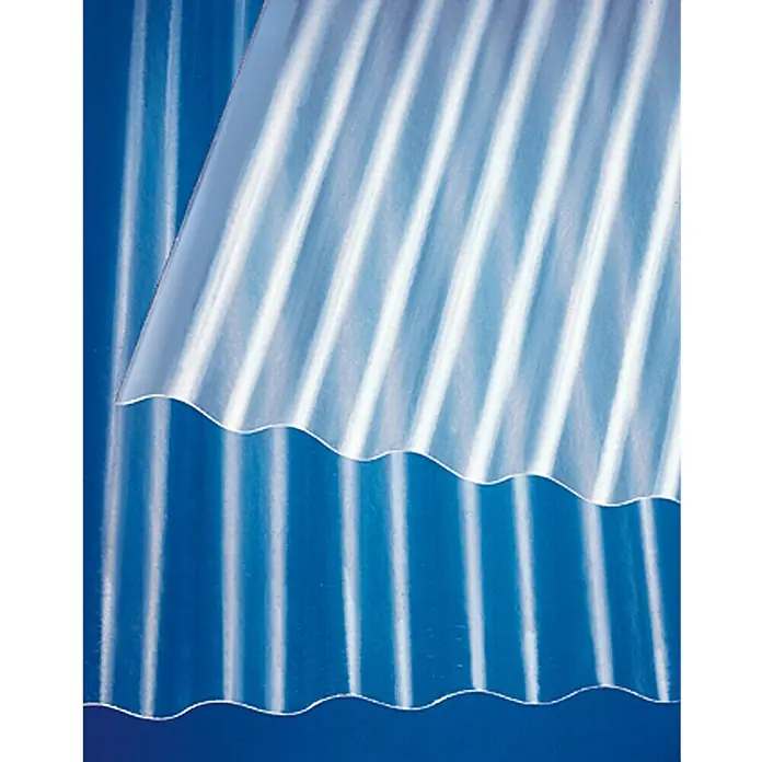 Gutta Wellplatte Gutta do it - 2.000 x 1.060 x 0,7 mm, Polyester, Transparent, Glatt, 76/30 mm, Rund - Nahaufnahme von transparenten, gewellten Kunststoffplatten, ideal für Bedachungen und Wandverkleidungen mit Lichtdurchlässigkeit.