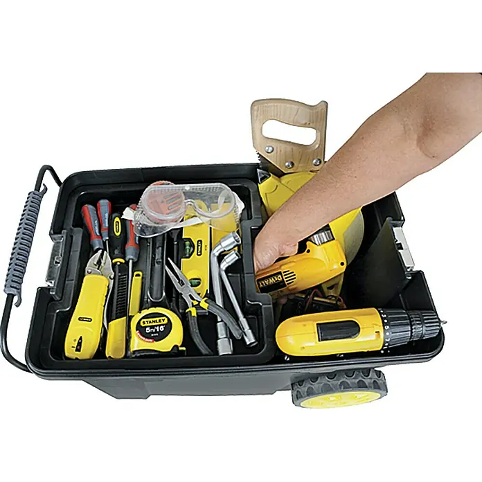 Stanley Aufbewahrungs- & Transportbox - Kunststoff, Ohne Werkzeug, Fassungsvermögen: 53 l - Werkzeugkoffer mit verschiedenen Werkzeugen, darunter Schraubendreher, Zangen, Maßband und eine Bohrmaschine. Praktisch für Heimwerker!