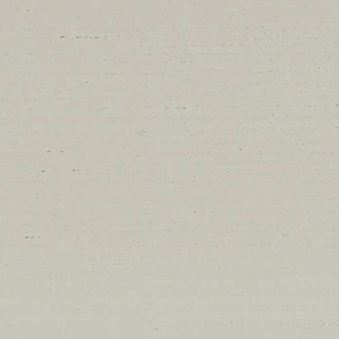 Osmo High Solid Landhausfarbe - Kieselgrau, 750 ml, Seidenmatt - Nahaufnahme einer hellgrauen Holzoberfläche mit feiner Maserung und subtilen Unregelmäßigkeiten. Ideal für Texturen.
