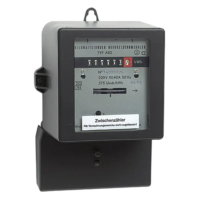 Wechselstromzähler - 220 V, Unbeglaubigt - Nahaufnahme eines analogen Stromzählers mit Anzeige des aktuellen Zählerstands und technischen Details.