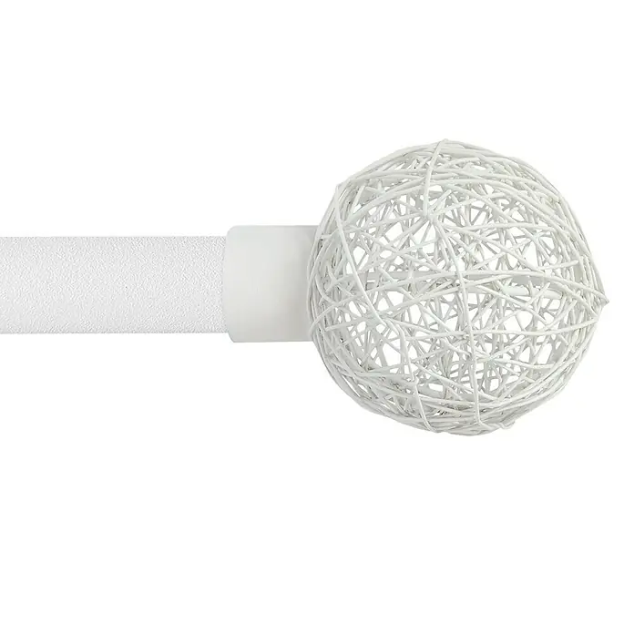 Tapa final Loft nido - 1 ud. - Primer plano de una barra de cortina blanca con un remate esférico decorativo, ideal para una decoración moderna de ventanas.