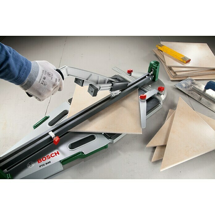 Bosch Fliesenschneider PTC 640Schnittlänge: 640 mm Use Shot