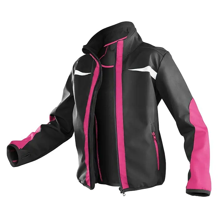Kübler Softshell-Jacke Kidz110, Schwarz/Pink - Nahaufnahme einer schwarzen Softshelljacke mit pinkfarbenen Akzenten und weißen Details auf schwarzem Hintergrund.
