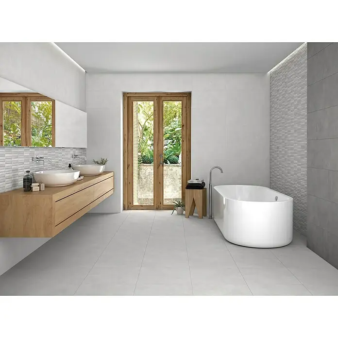 Revestimiento de pared Darlene Cell - 30 x 60 cm, Gris/Blanco, Mate - Moderno baño con lavabo doble y bañera exenta.