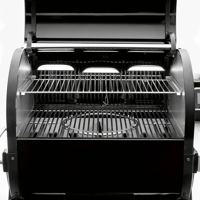 Weber Barbacoa de pellets Smoke Fire EX4 GBS - Superficie de la parrilla (An x Pr): 61 x 46 cm, Negro - Vista interior de una parrilla con múltiples rejillas y un elemento metálico redondo. Ideal para asados y ahumados versátiles.