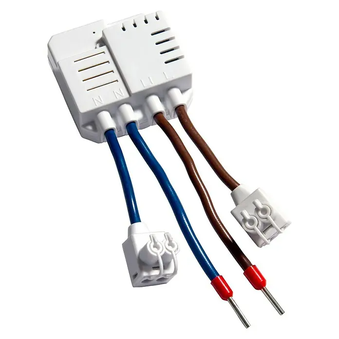 Intertechno Funk-Powerschalter ITWR-3501 - 32 mögliche Codierungen, Max. Anschlussleistung: 3.500 W - Nahaufnahme eines weißen elektronischen Geräts mit blauen und braunen Kabeln, die mit Klemmen verbunden sind.