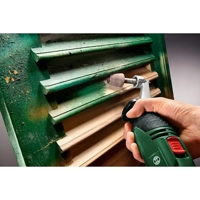 Bosch Vástago de alojamiento y lija circular - Grano: 80, Ancho: 30 mm - Primer plano de una persona que usa una lijadora multifunción Bosch en una persiana, eliminando capas antiguas de pintura.